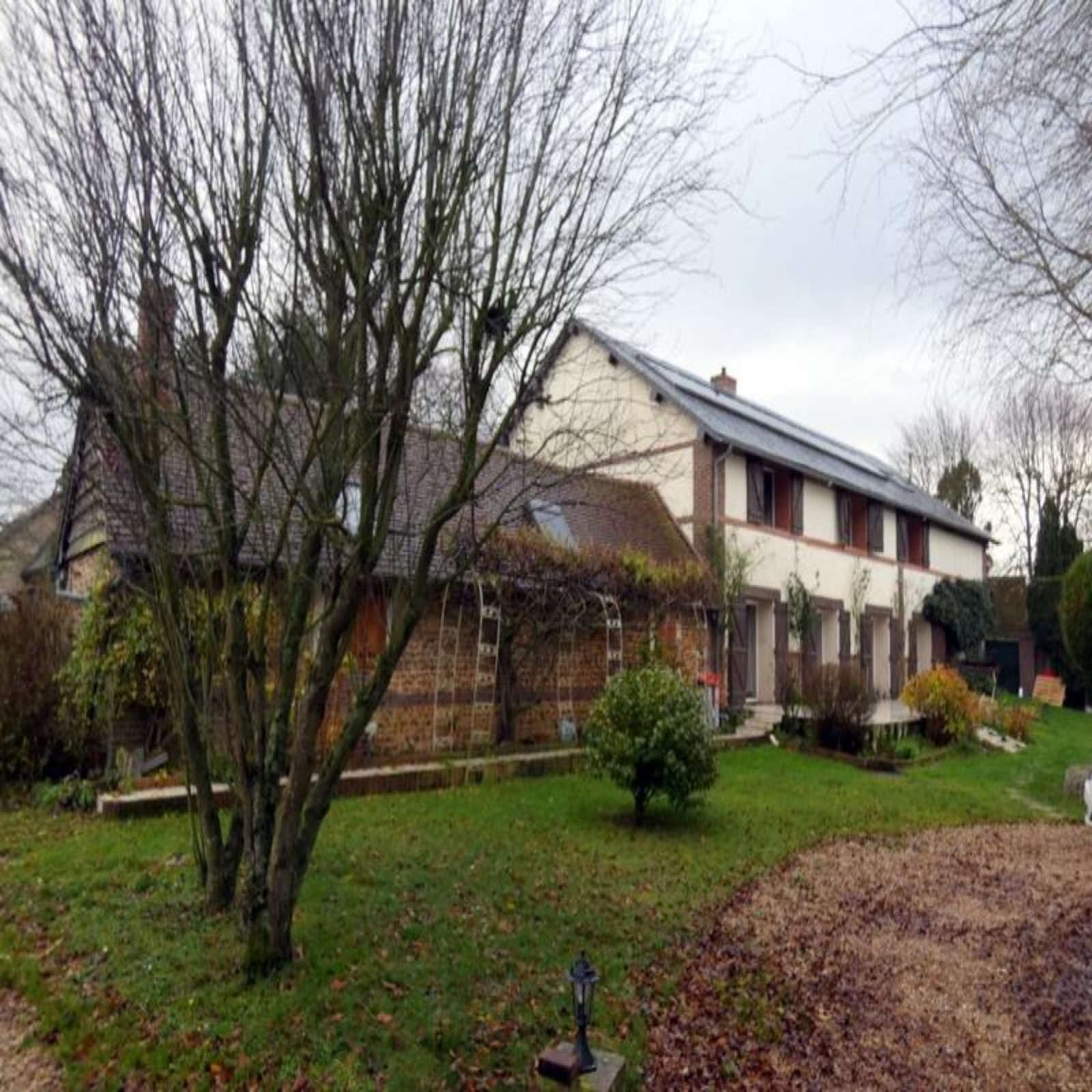 vente 10 min de Conches Maison rurale rénovée avec deux habitations